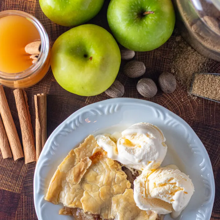 Cast-Iron Apple Pie