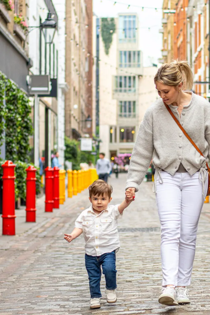 Chels and Cadáin walking in Covent Garden 