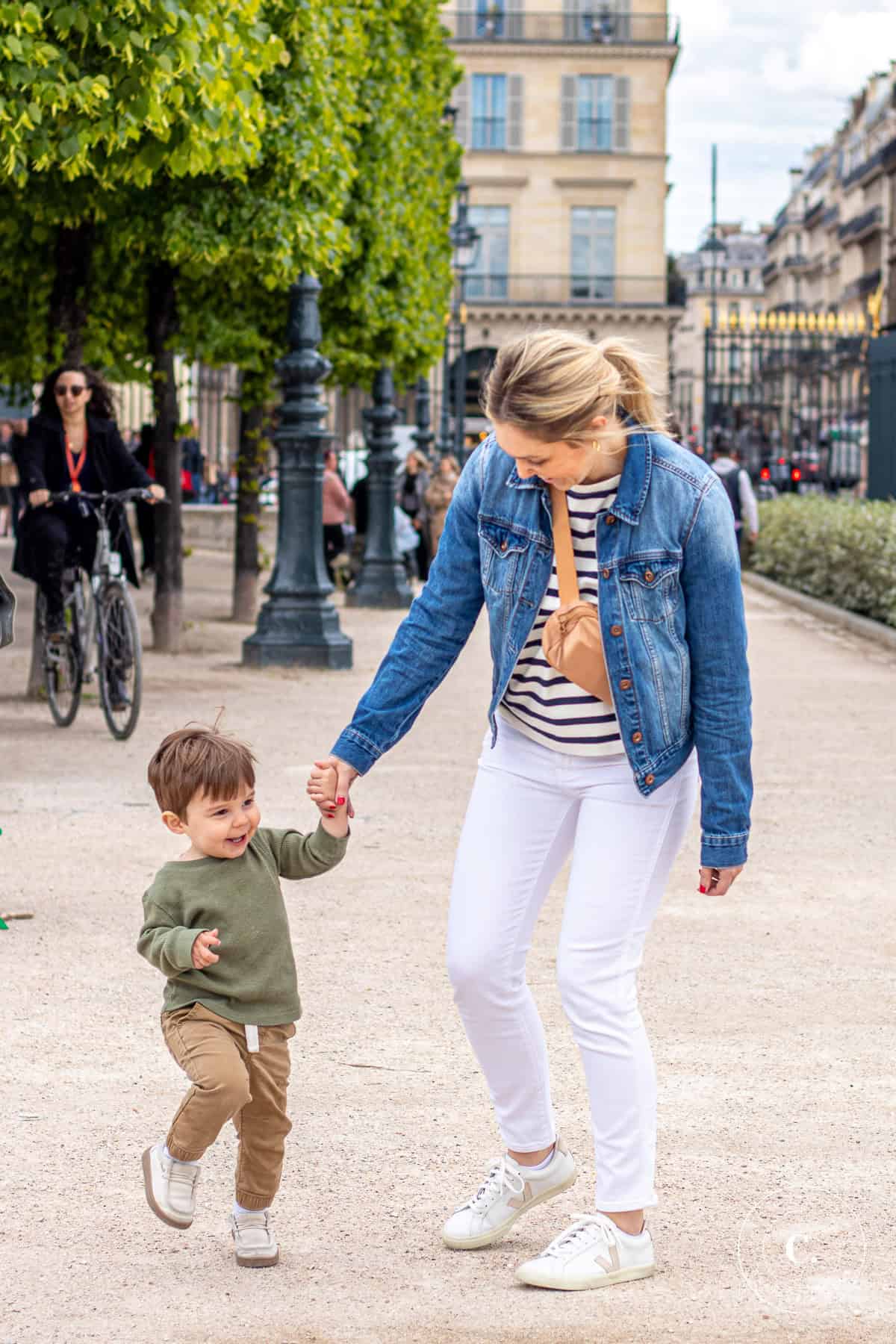 Chels and Cadáin at the Louvre